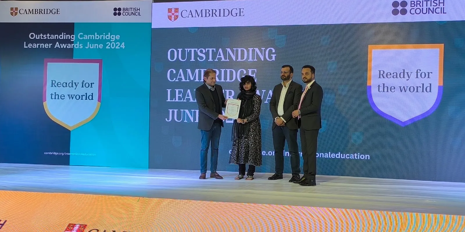 Duha Amir Uppal receiving award